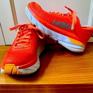 EUC Hoka Bondi 7’s